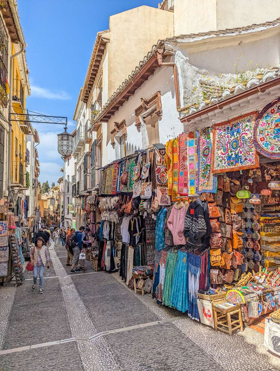 Winkelen in Calle Calderería Nueva