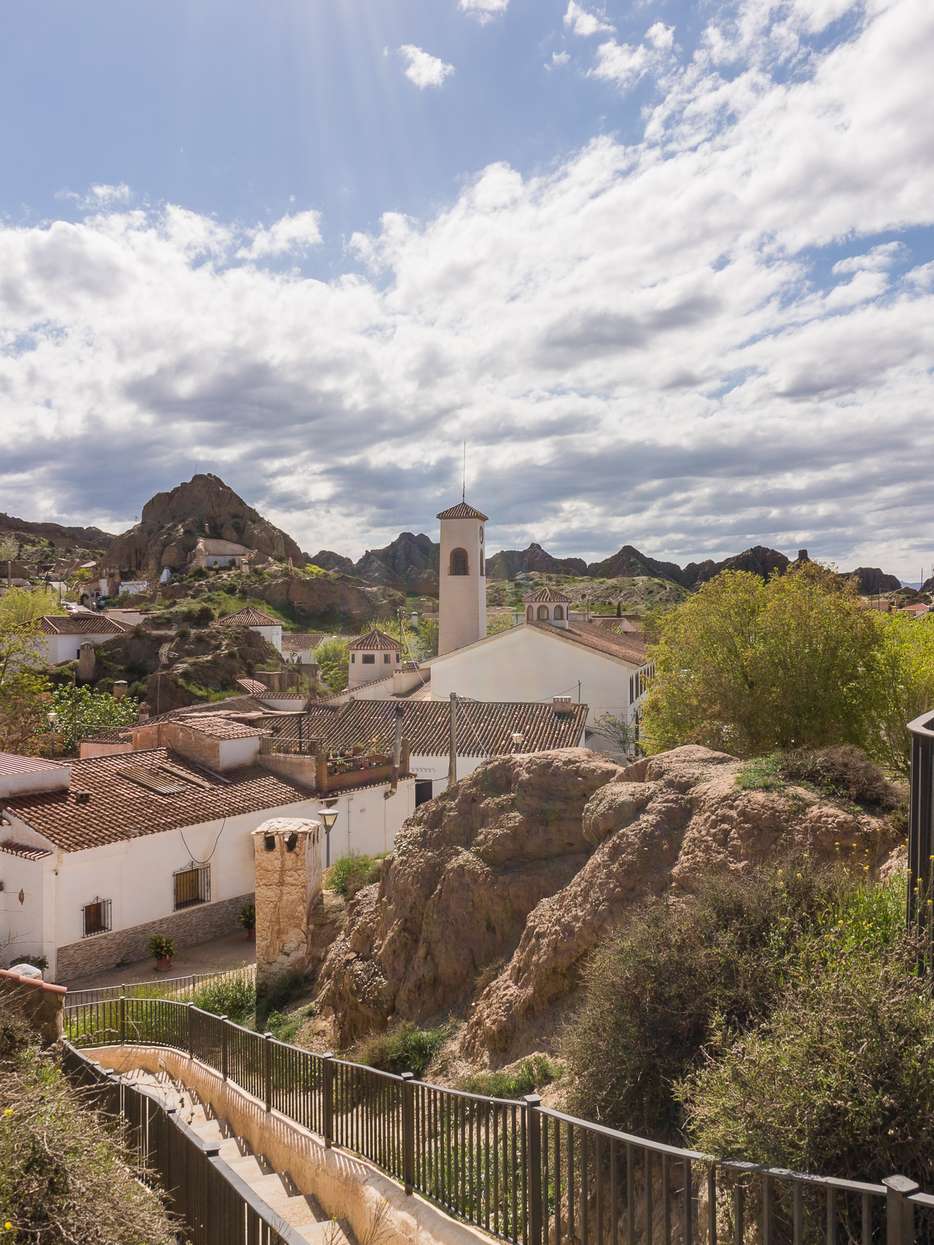 Uitzicht vanaf Mirador Cerro de la Bala in de barrio de las cuevas 
