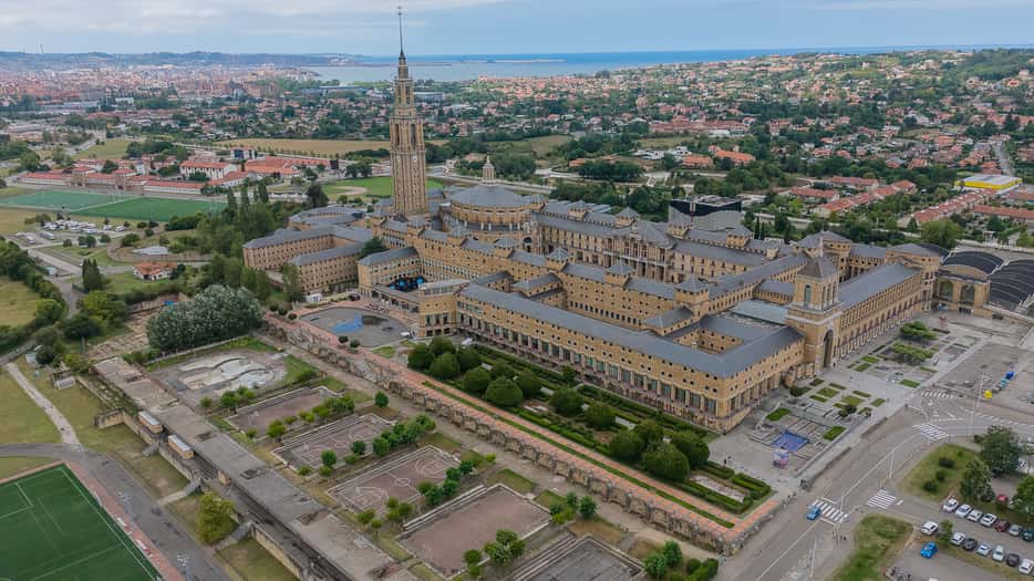 Laboral Ciudad de la Cultura drone