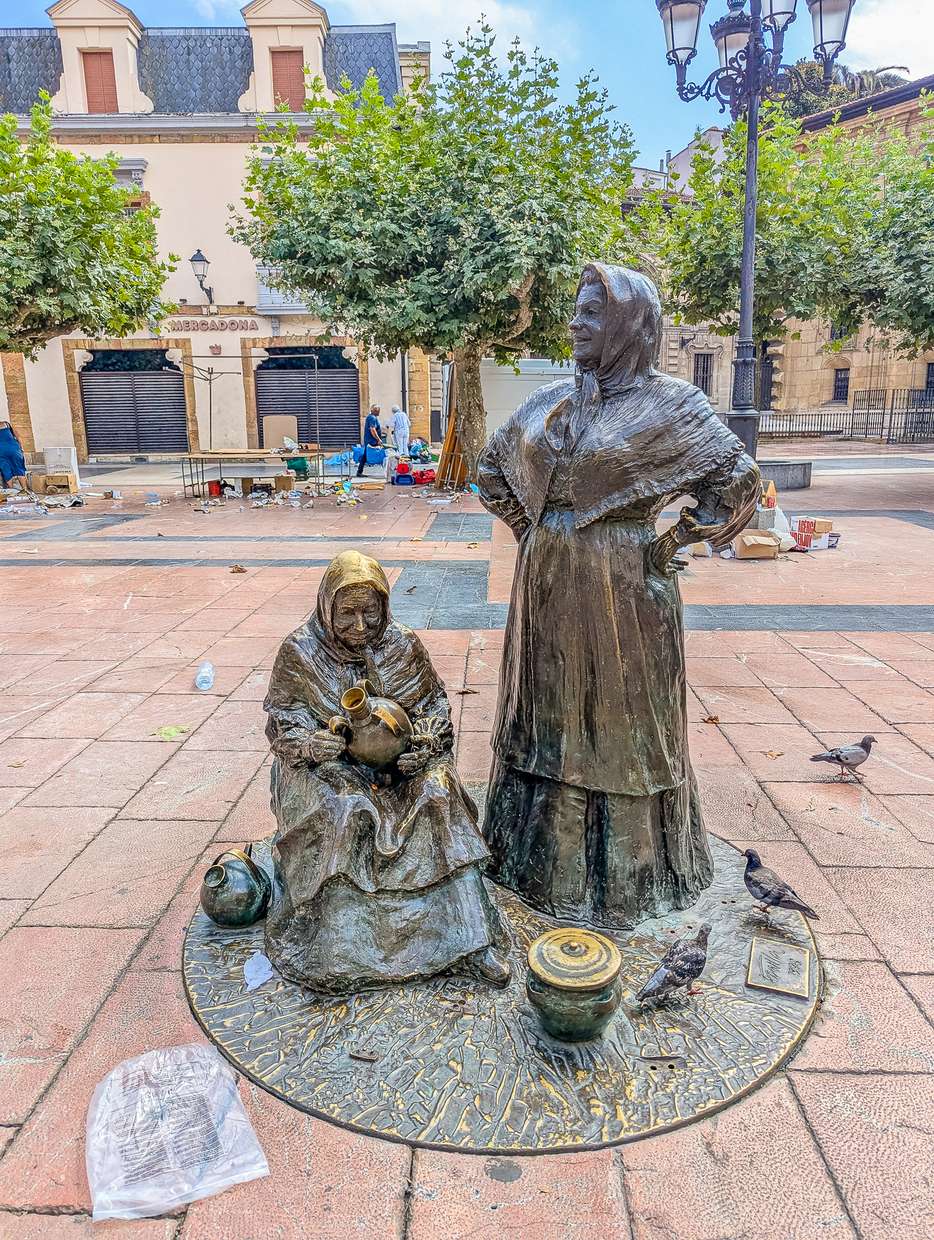 Standbeeld Plaza del Fontán