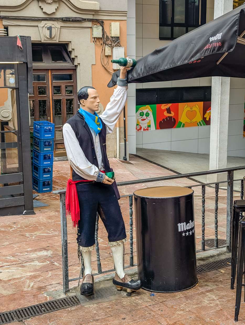 Cider drinken in Calle Gascona