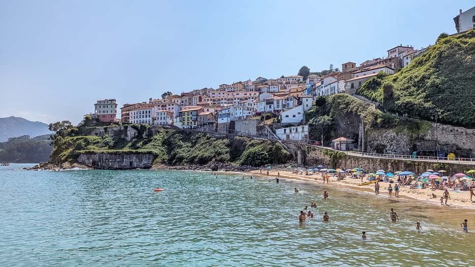 Playa de El Escanu Lastres