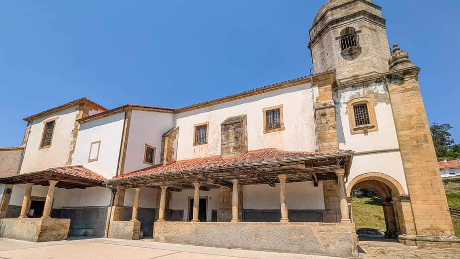 Bezienswaardigheden in Lastres - Iglesia de Santa Maria de Sabada