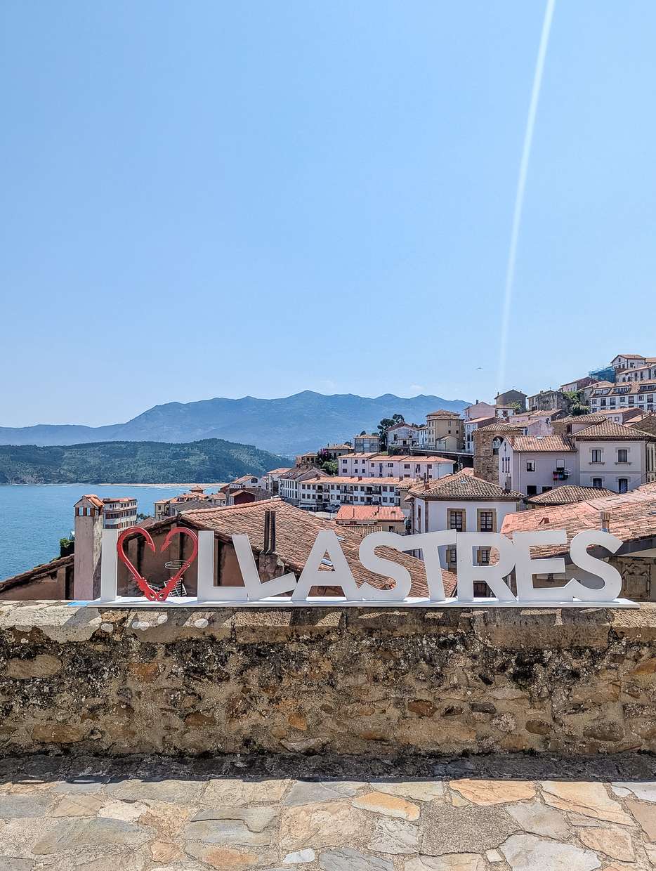 Uitzicht over Lastres