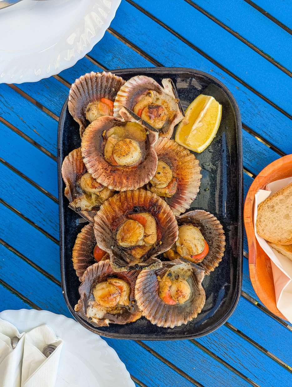 Zamburiñas a la Gallega eten in Galicië